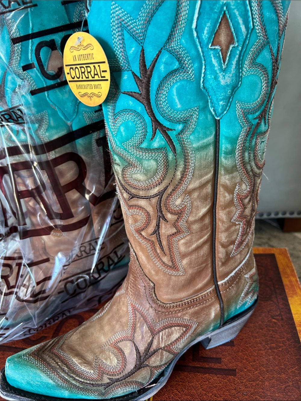 Corral Turquoise and Brown Embroidered Western Cowboy Boots - Picture 2 of 4